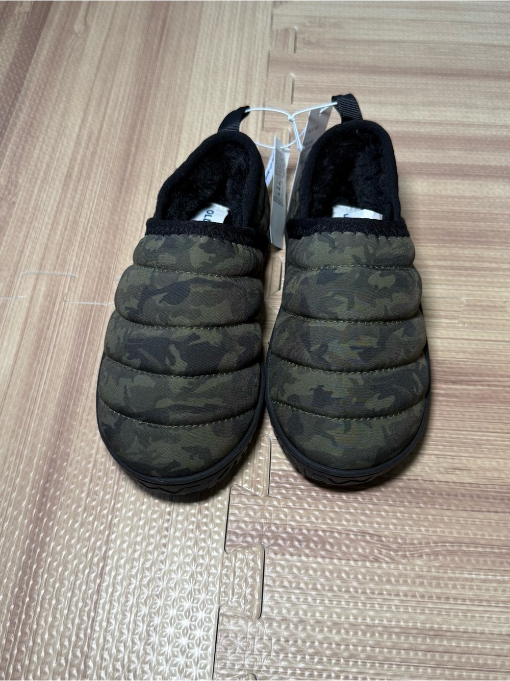 Old Navy Boys Camouflage Quilted Slip-On Slippers, Fleece Lined, S(10-11)